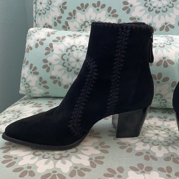 Alexandre Birman Benta Suede Booties - Picture 5 of 12